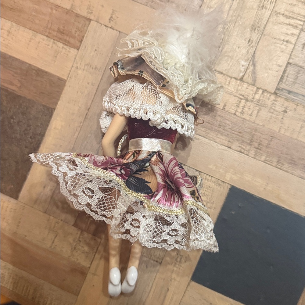 Boudoir Doll with Victorian-Style Aesthetic - Hat and Lace - Picture 4 of 5